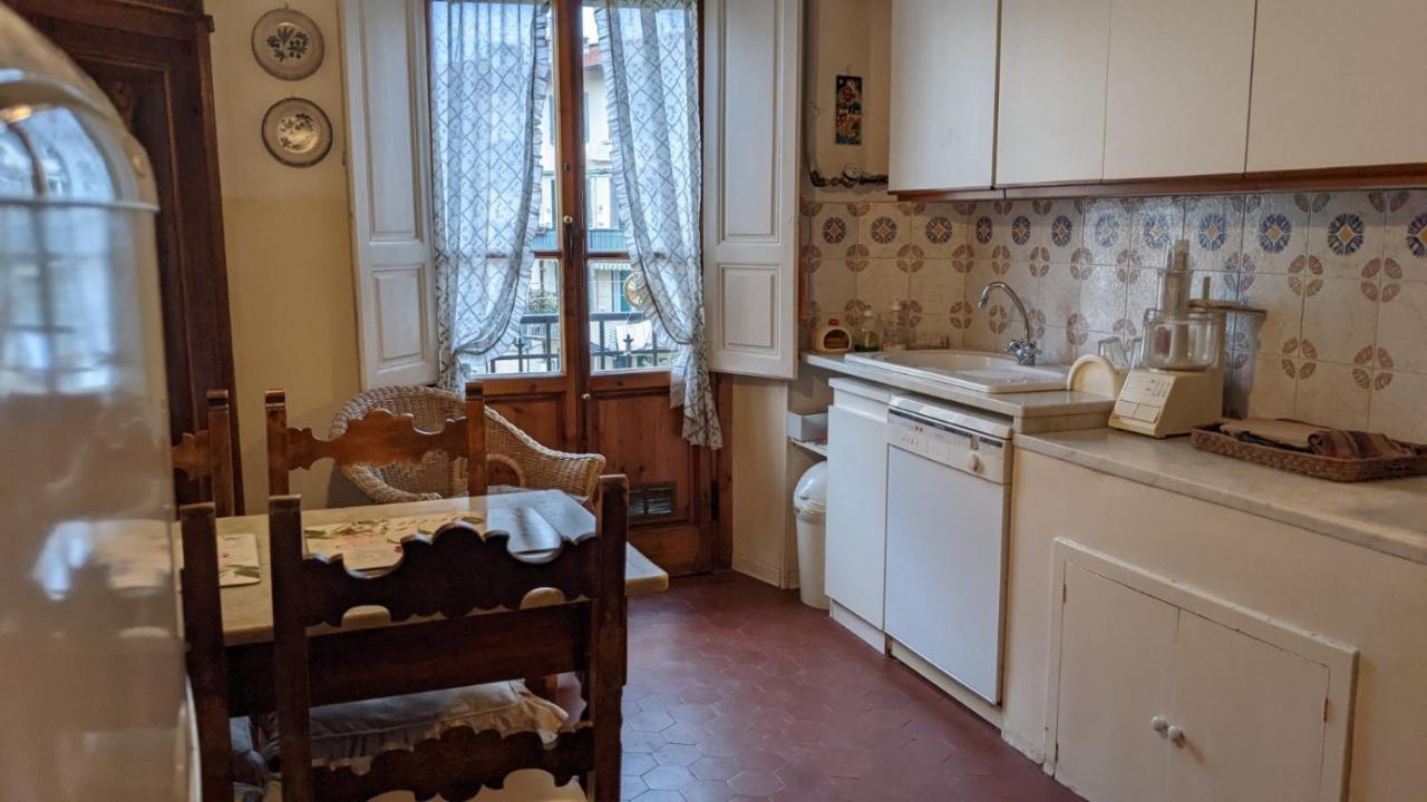 Double Bedroom In Beautiful 30'S Style Apartment Florence Exterior photo